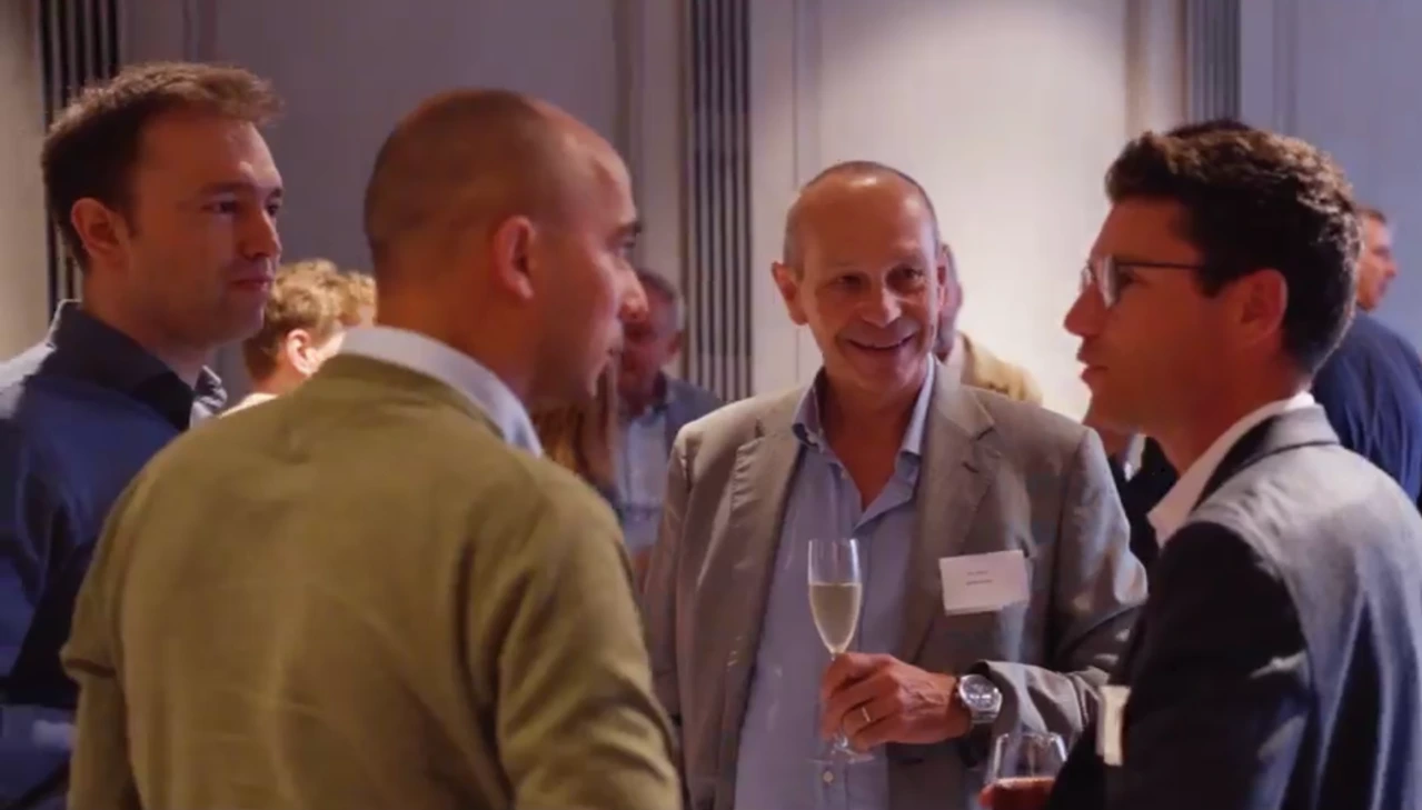 impact-people-conversing_v1_202112025